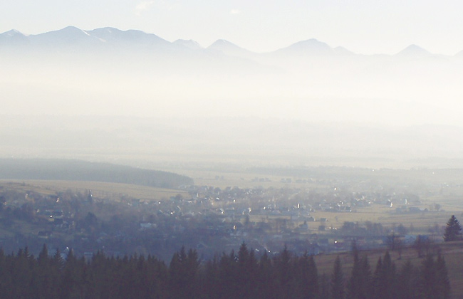 Widok na Tatry Zachodnie i Nowy Targ (okolice Skałki)
